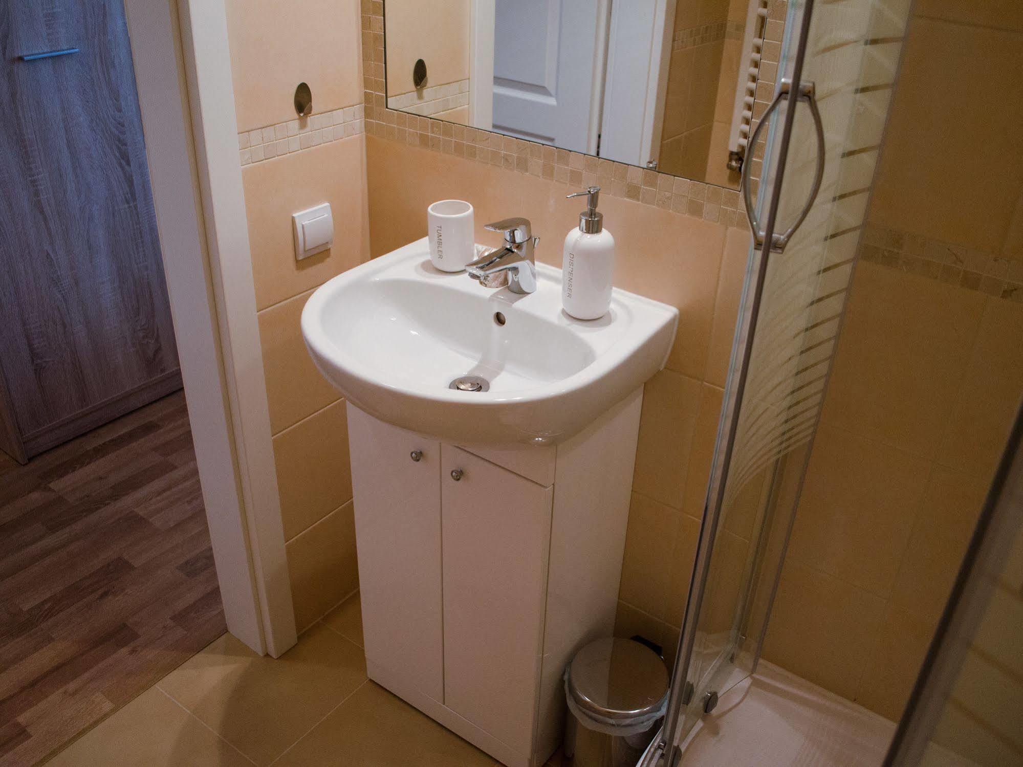 Royal Route 29 Comfort Rooms Krakow Exterior photo